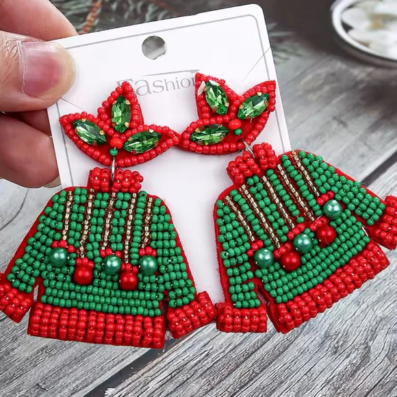 Christmas Green Beaded Earrings - Picture 3 of 5